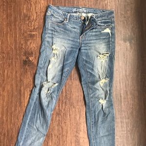 American Eagle distressed jegging